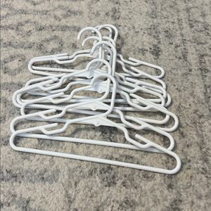 9 Mini Hangers